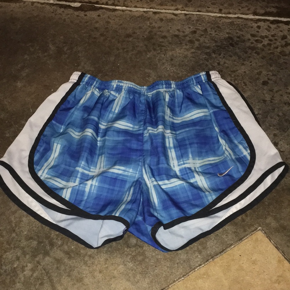 Nike plaid Dri-Fit shorts 💙